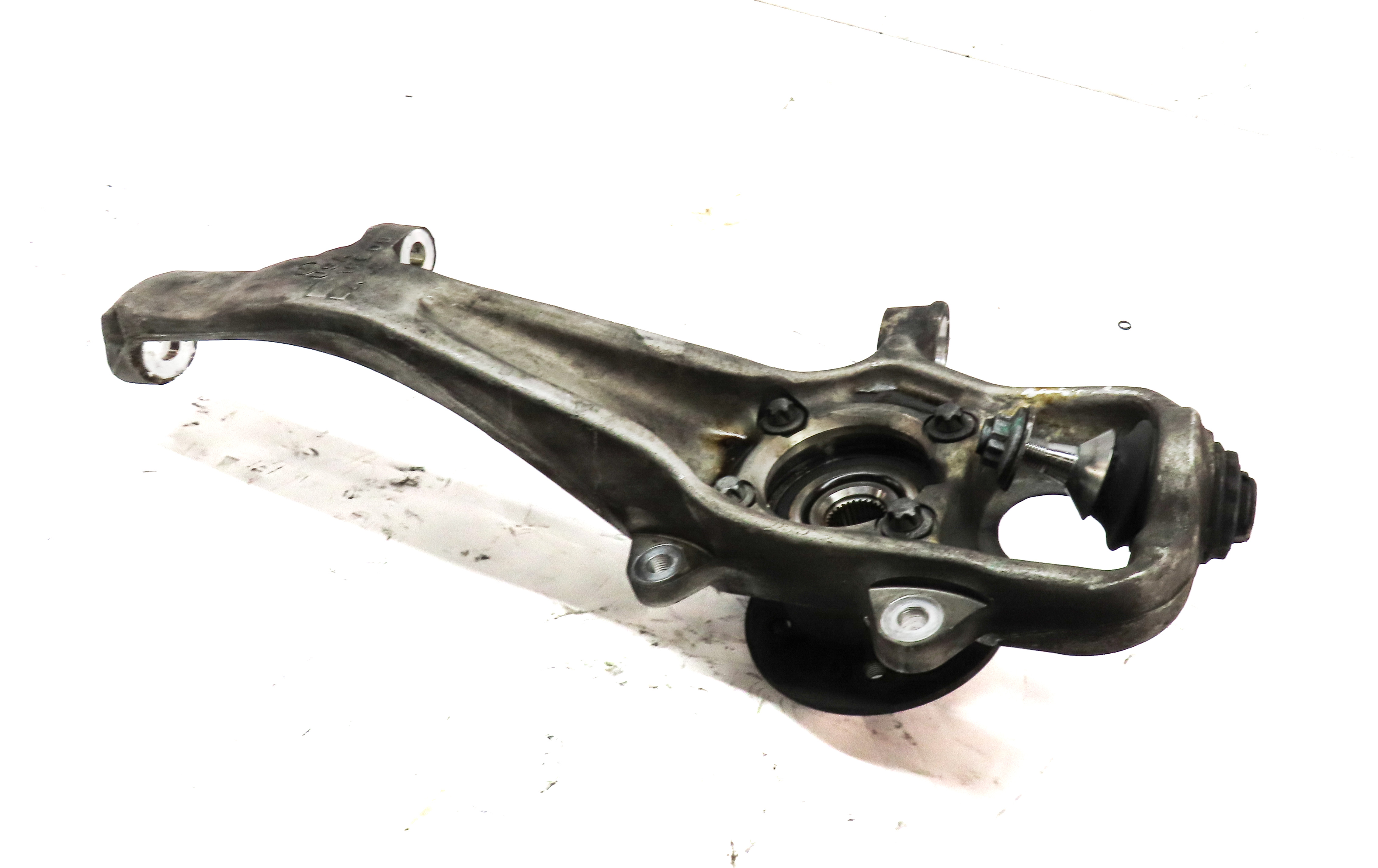 12-19 MERCEDES GL350 GL550 ML350 ML550 (W166 X166) LEFT FRONT SPINDLE KNUCKLE — exact item pictured